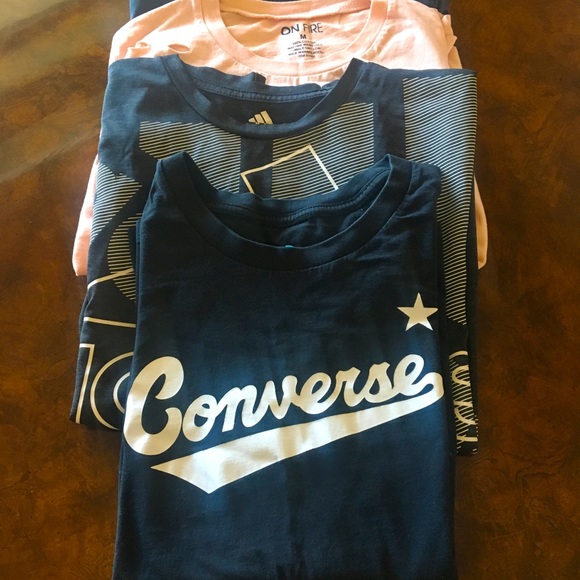 Bundle of 4 medium sized women/teen t-shirts - Picture 1 of 9